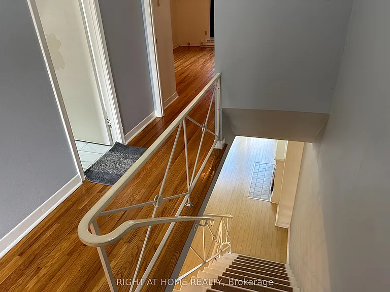 1101 Oxford St W — Photo 24