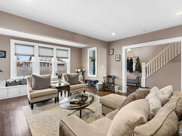 758 6th St, Lyndhurst, NJ 07071