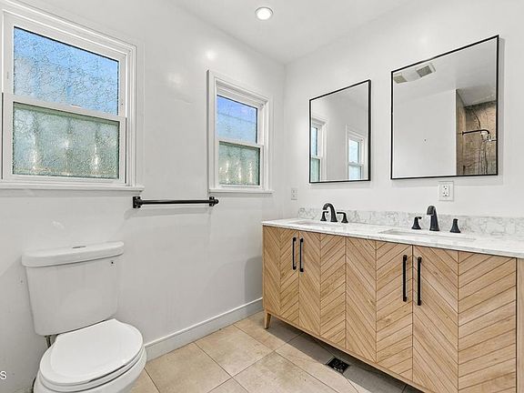 4th image of 2055 W 80th St