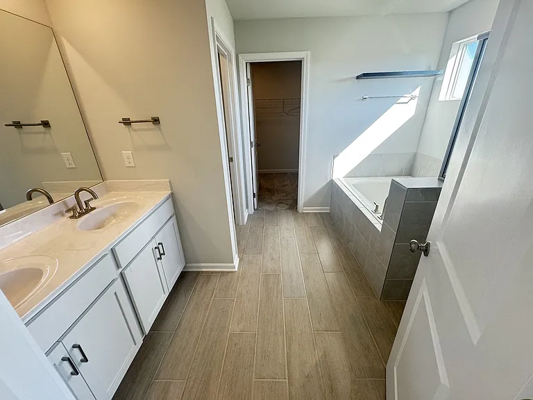 511 Forsberg Ct — Photo 10