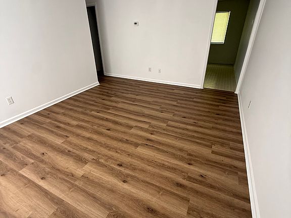 2nd image of 1520 Woodside Ave #L