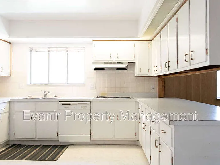 528 Heather Dr #1 — Photo 12