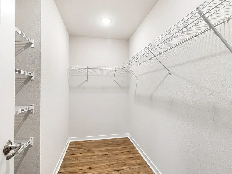 670 Lambert Dr — Photo 19