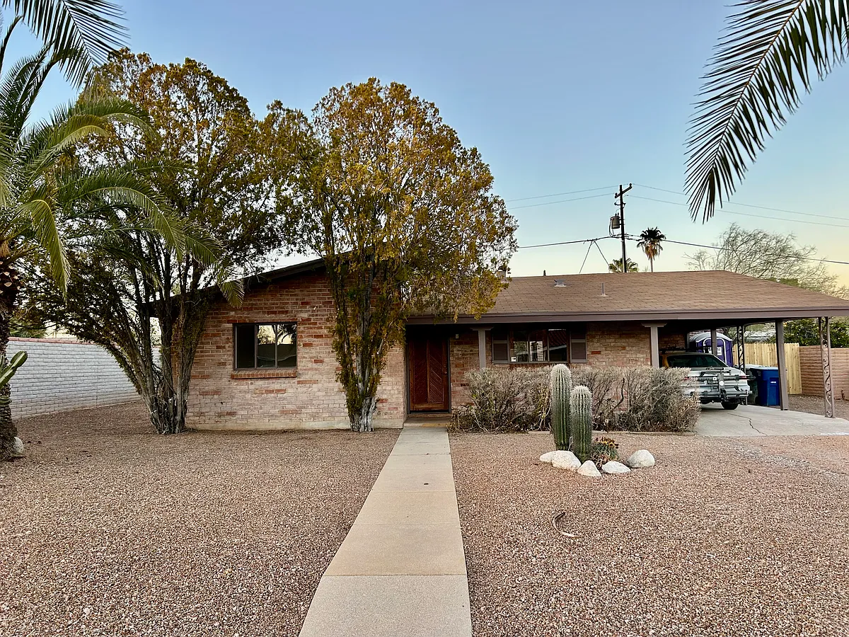 Building Photo - 4311 E Poe St