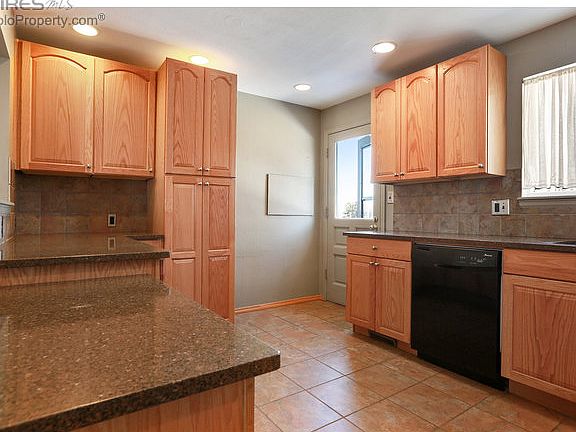 Lots of cabinets!