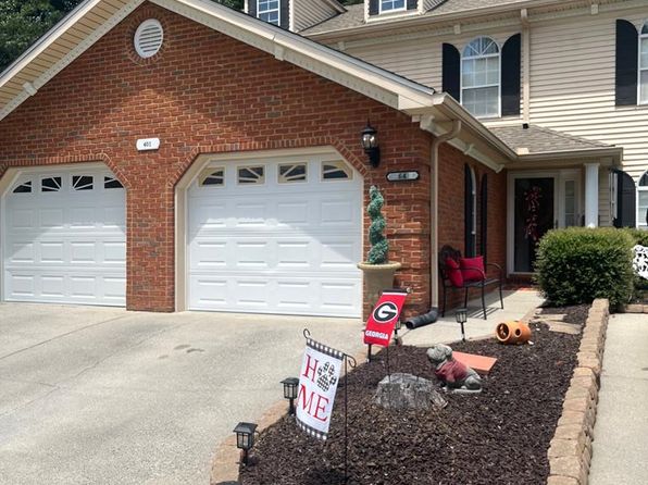 401 Live Oak Ln