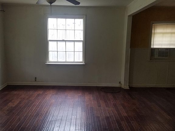 4th image of 2622 Carson Ave