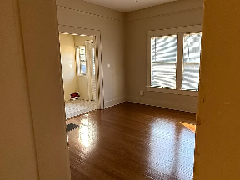 1401 E Jefferson St #4 — Photo 11