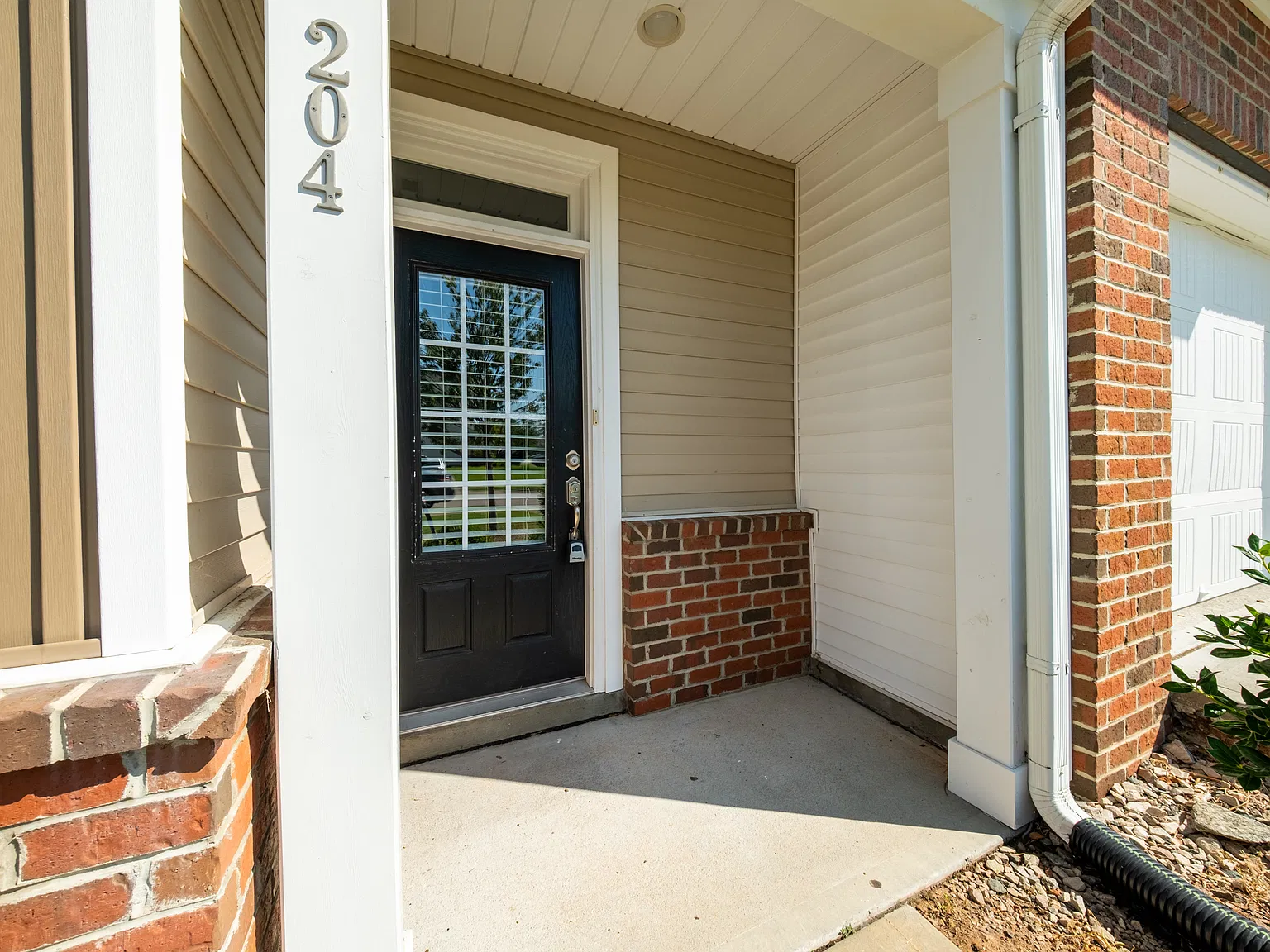 3 bed, 2.5 bath, 1874 sqft, $2,000 — Photo 3