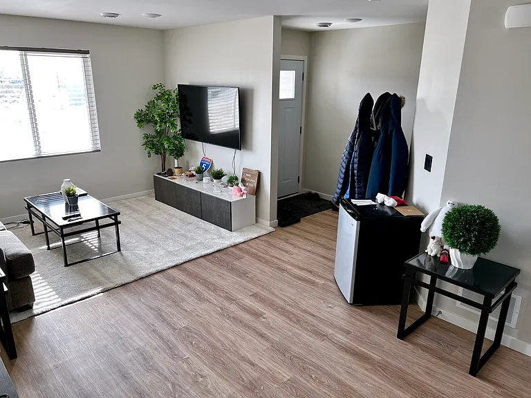 895 Thames Ct — Photo 5