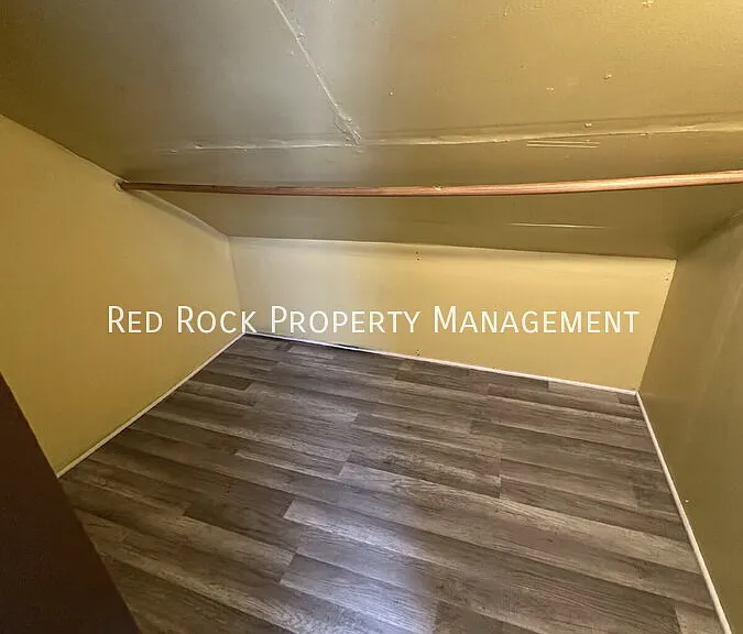 121 Hackett St — Photo 16