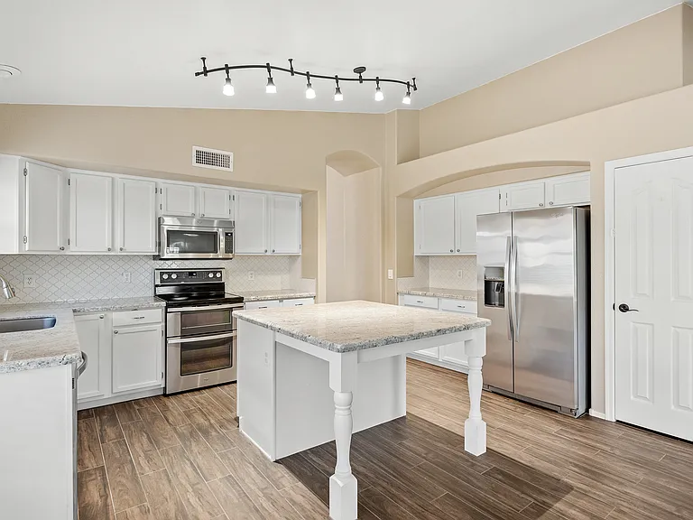 7936 W Taro Ln — Photo 8