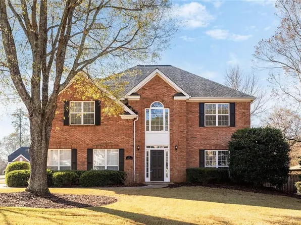 105 Ashbrook Ln, Roswell, GA 30075