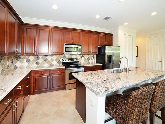 Home For Sale In Paloma