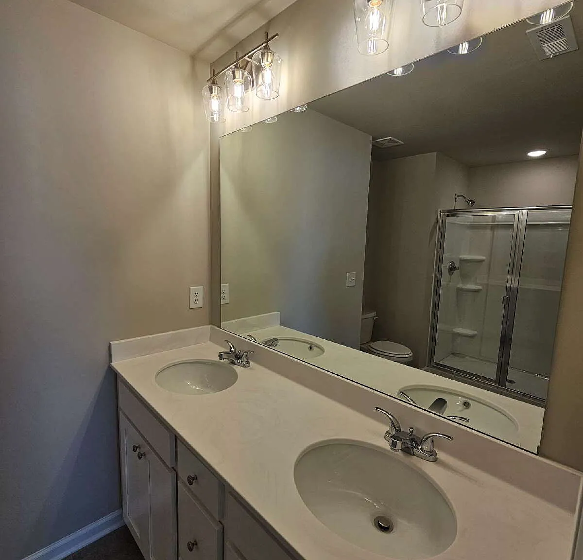 4 bed, 3.5 bath, 1919 sqft, $2,300 — Photo 1