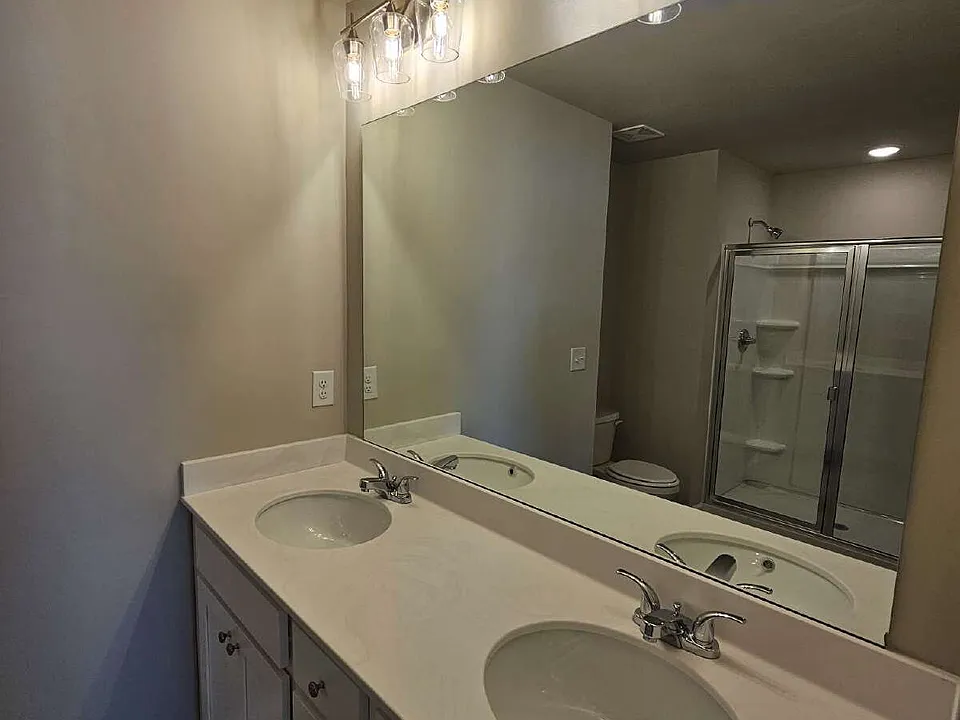 4 Silver Ln