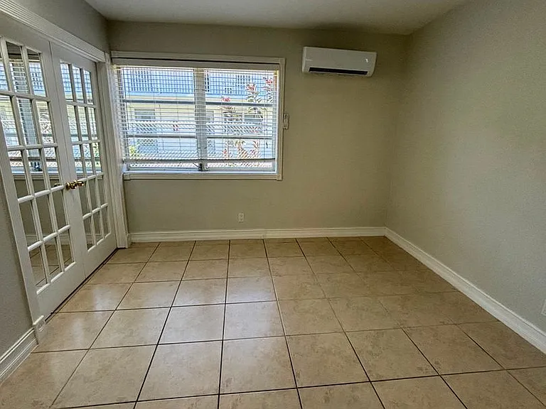 Bellagio Apartments — Photo 24