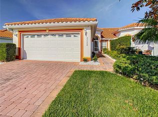 5028 Harbour Dr, Oxford, FL 34484