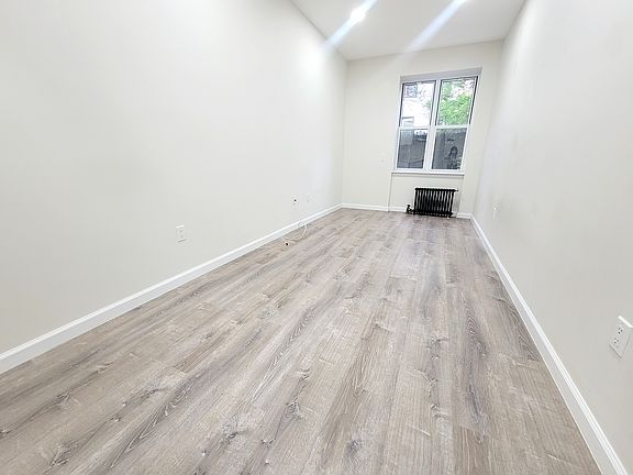 3rd image of 335 W 19th St #A11