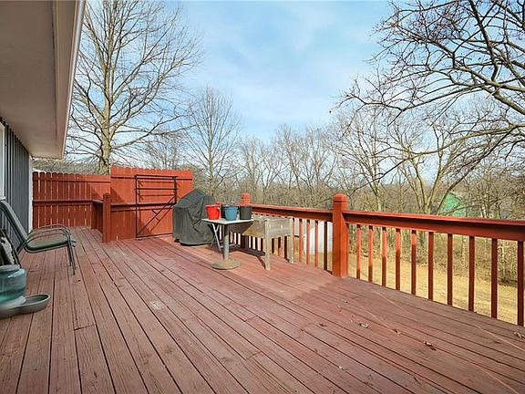 5th image of 1513 Lake Rd