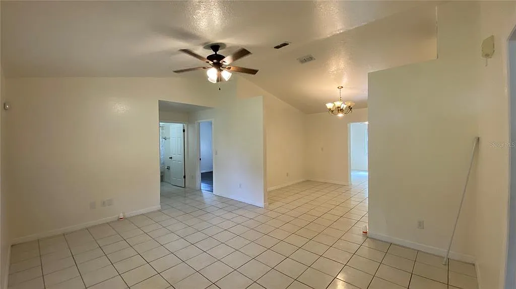 3 bed, 2.0 bath, 1539 sqft, $1,800 — Photo 3