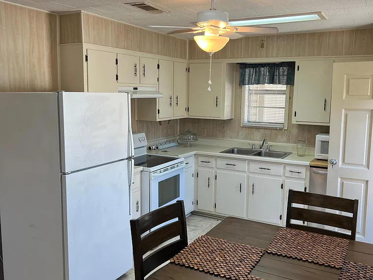 2801 Avenue G — Photo 8