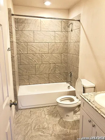 1506 Waverly Ave — Photo 3