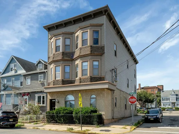 9039 Palisade Avenue image 1 of 15