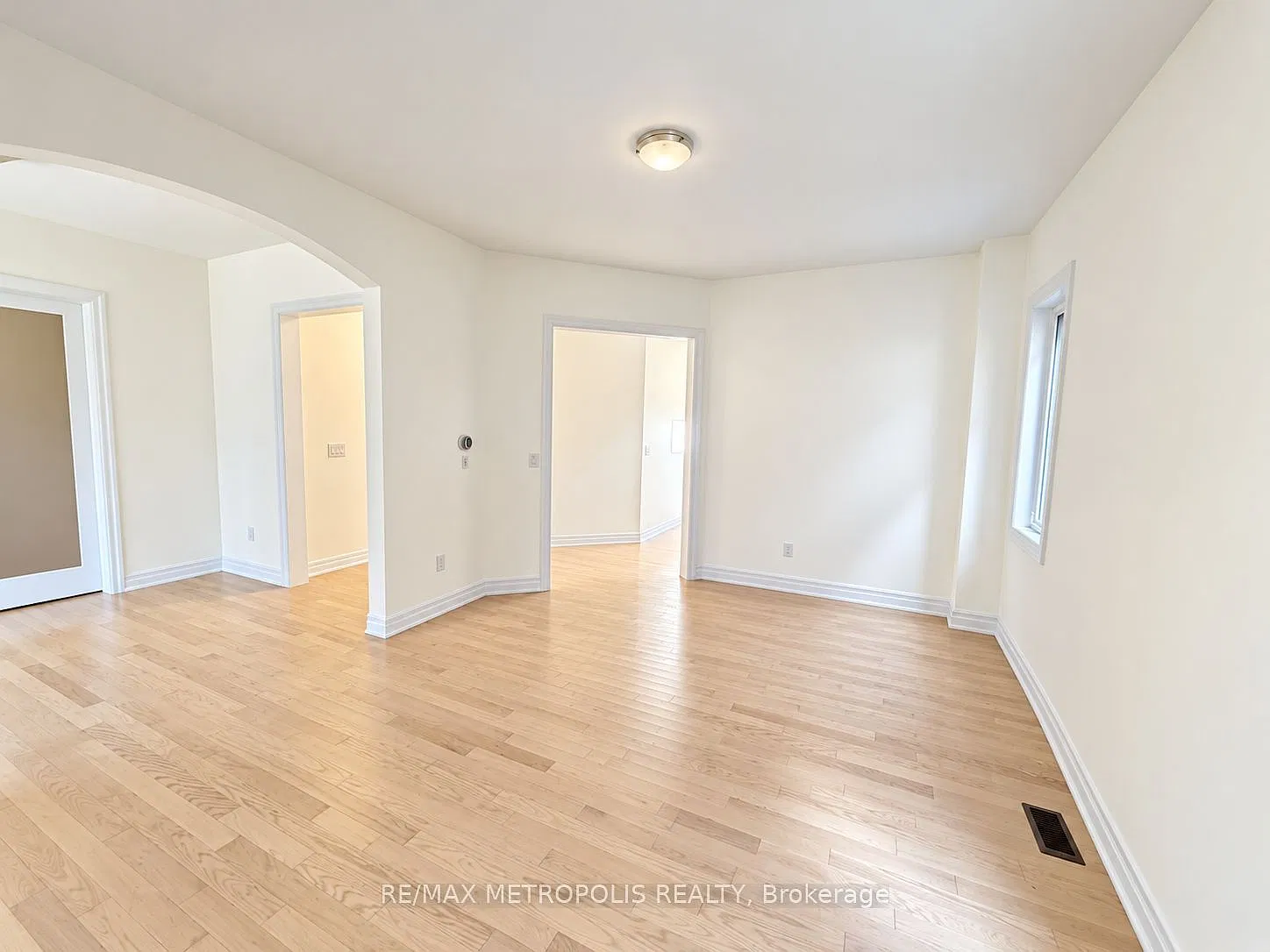 5 bed, $3,950 — Photo 4