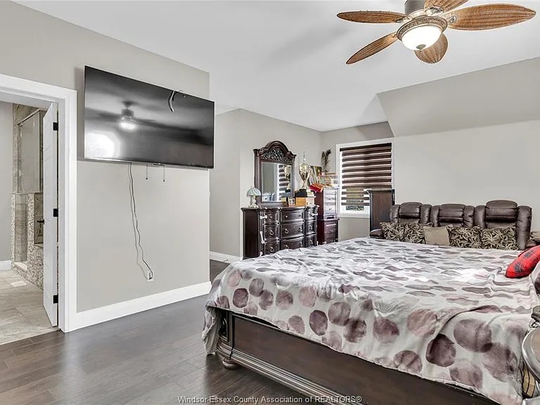 498 Sacred Heart Dr #UPPER — Photo 10