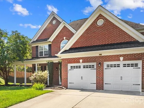 151 Winter Flake Dr, Statesville, NC 28677