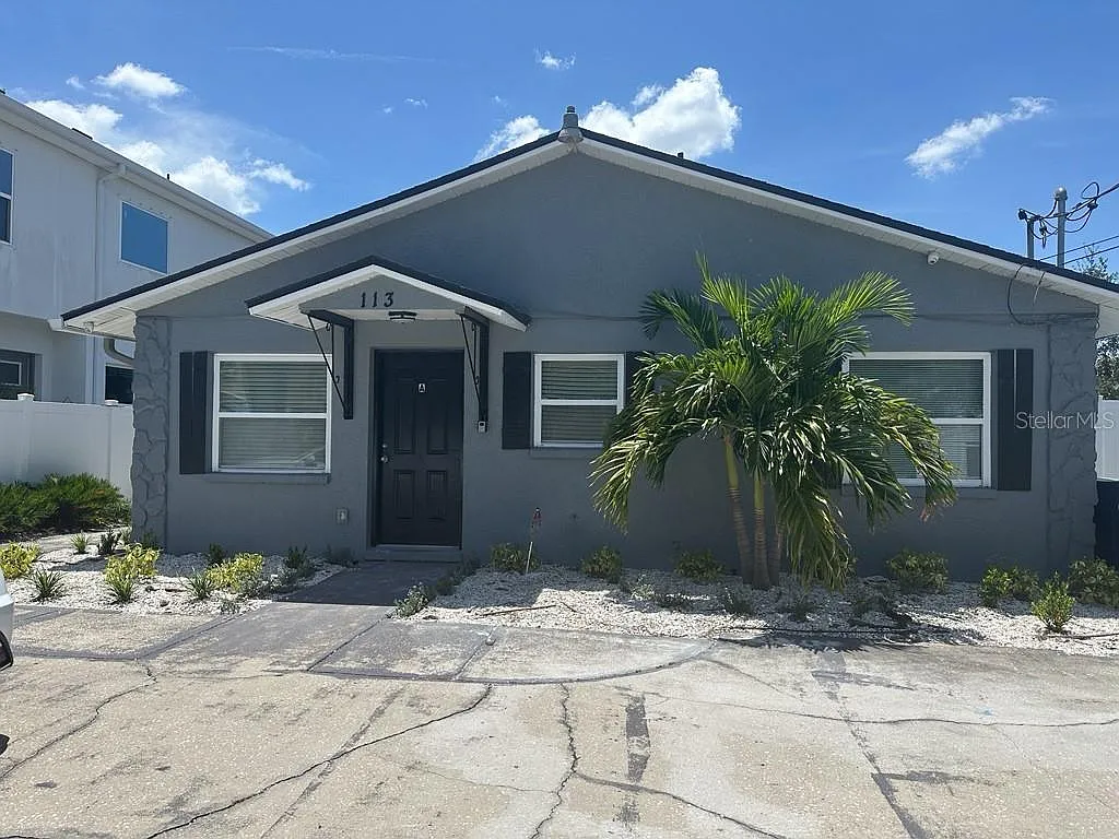 3 bed, 1.0 bath, 900 sqft, $2,475 — Photo 1