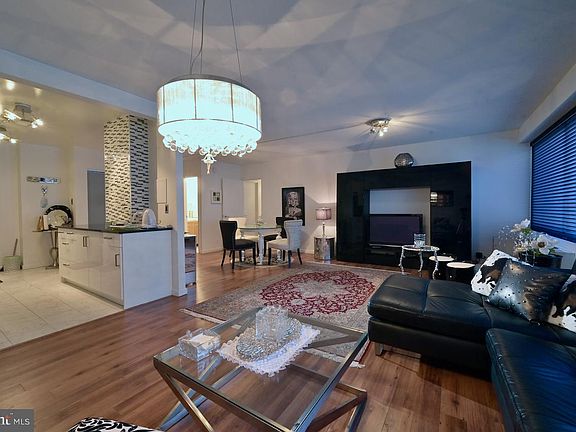 3rd image of 4515 Willard Ave #614