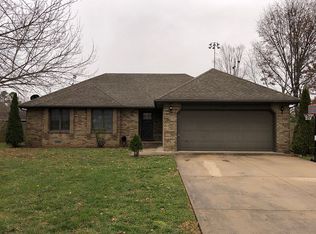 304 W Aven Ave, Nixa, MO 65714