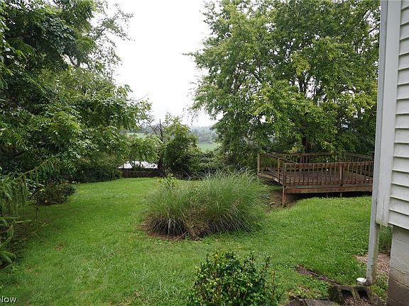 5th image of 19 Hillcrest Dr