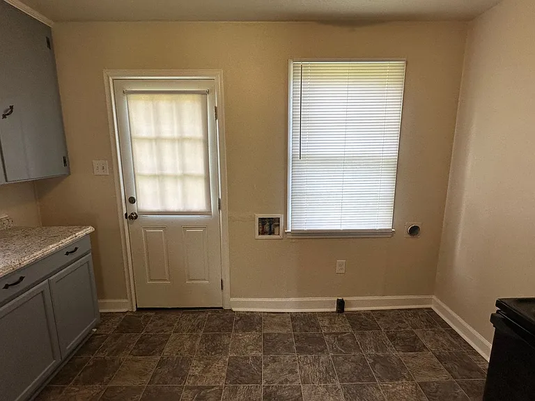 1307 Drew Ave — Photo 10