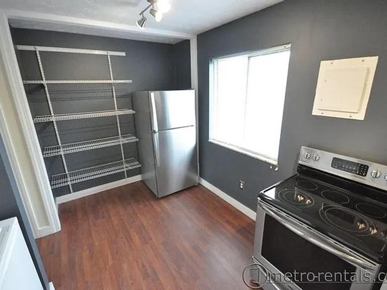188-190 E Kinnear Aly #192 — Photo 6