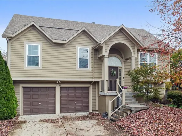 11941 S Troost St, Olathe, KS 66061