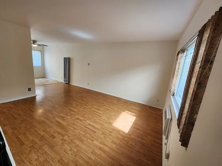 1141 Irving Ave #3 — Photo 14