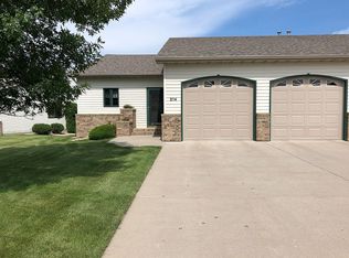 214 28th Ave SE, Minot, ND 58701