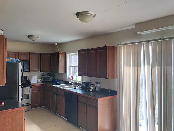 4th image of 207 Claire Blvd