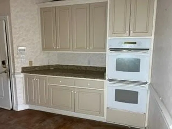 1145 Dominion Dr E, Mobile, AL 36695