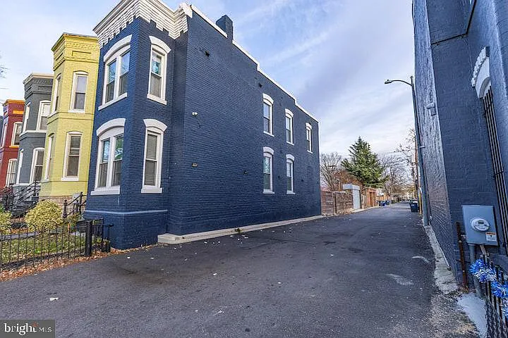 1119 Montello Ave NE — Photo 33
