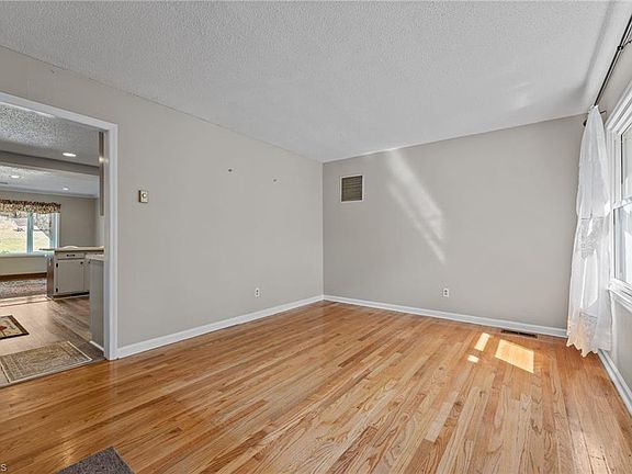 5th image of 323 Shannon Dr