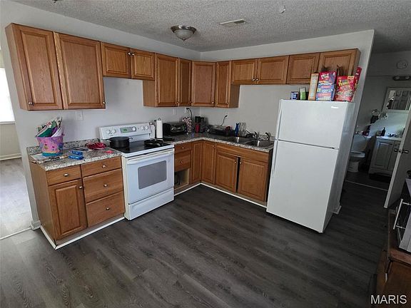 4th image of 47 Delano Dr