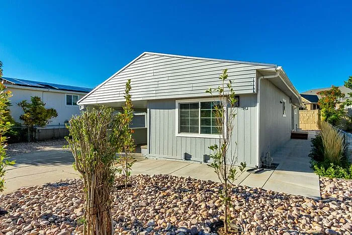 2 bed, 1.0 bath, 800 sqft, $1,600 — Photo 2