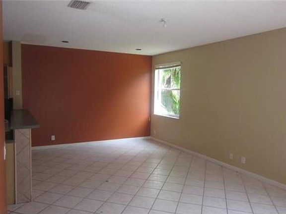 2nd image of 1505 Presidio Dr
