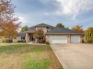 1727 Shadow Rdg, Columbia, IL 62236