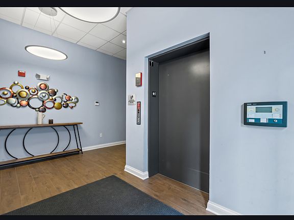 5th image of 115 Willow Ave #303