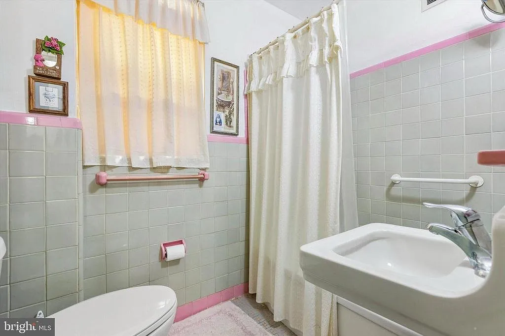 2 bed, 2020 sqft, $1,800 — Photo 1